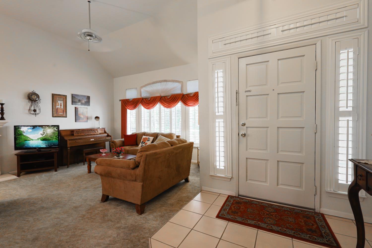 9254 N Whitney Ave, Fresno, CA 93720