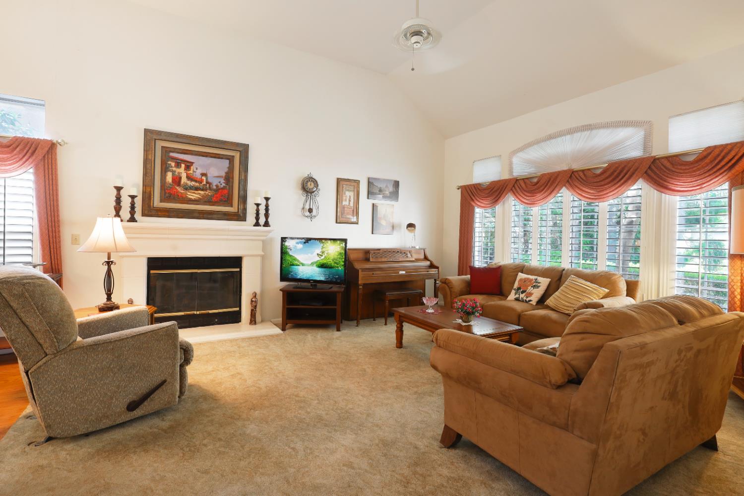 9254 N Whitney Ave, Fresno, CA 93720