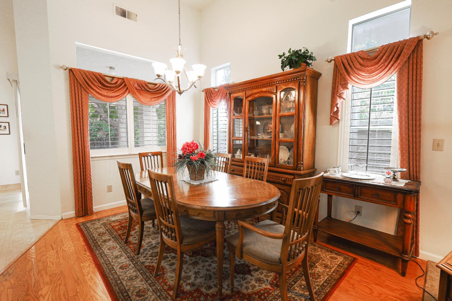 9254 N Whitney Ave, Fresno, CA 93720