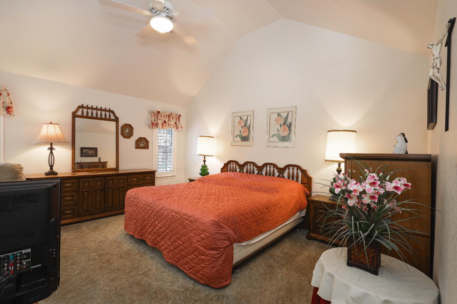 9254 N Whitney Ave, Fresno, CA 93720