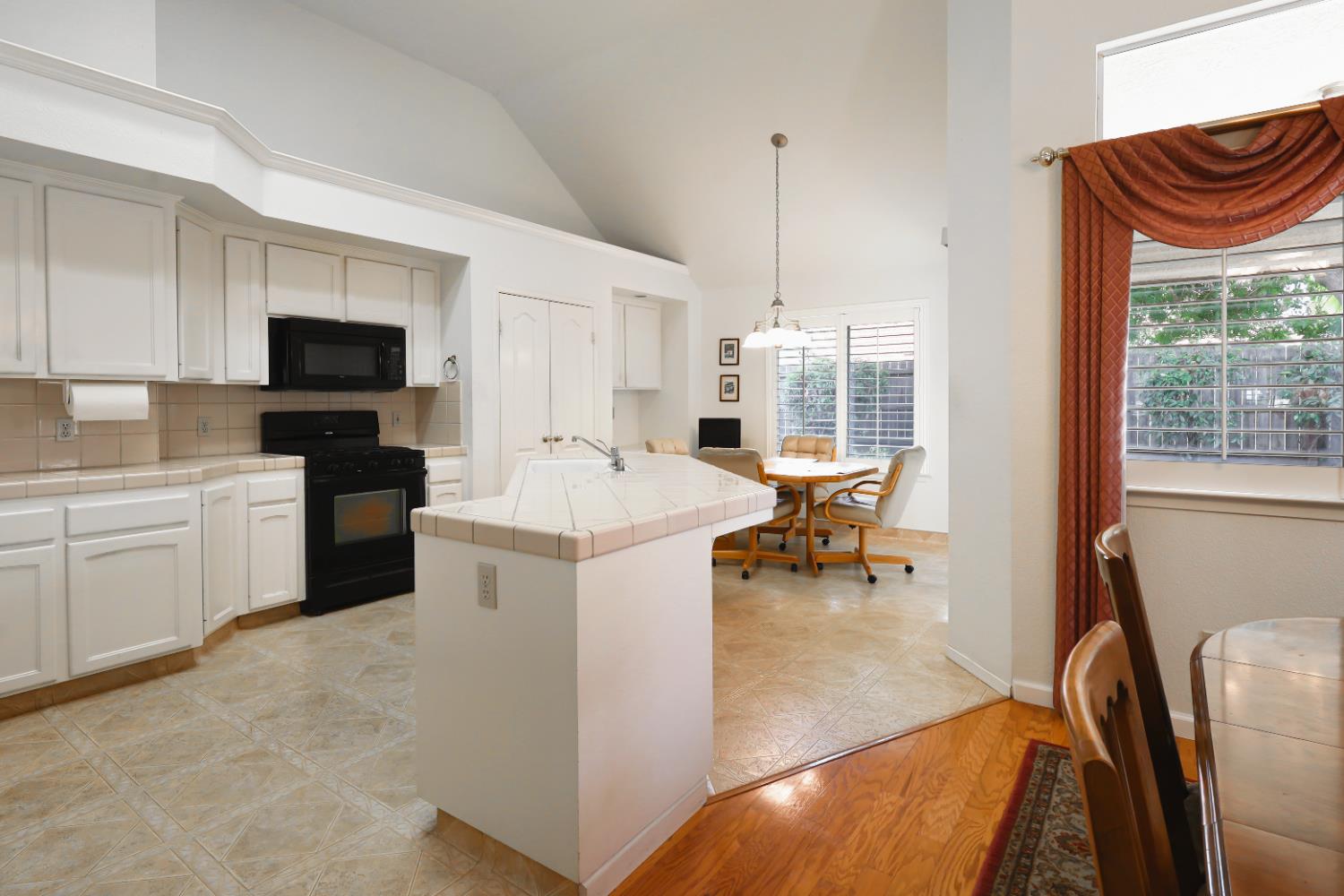 9254 N Whitney Ave, Fresno, CA 93720