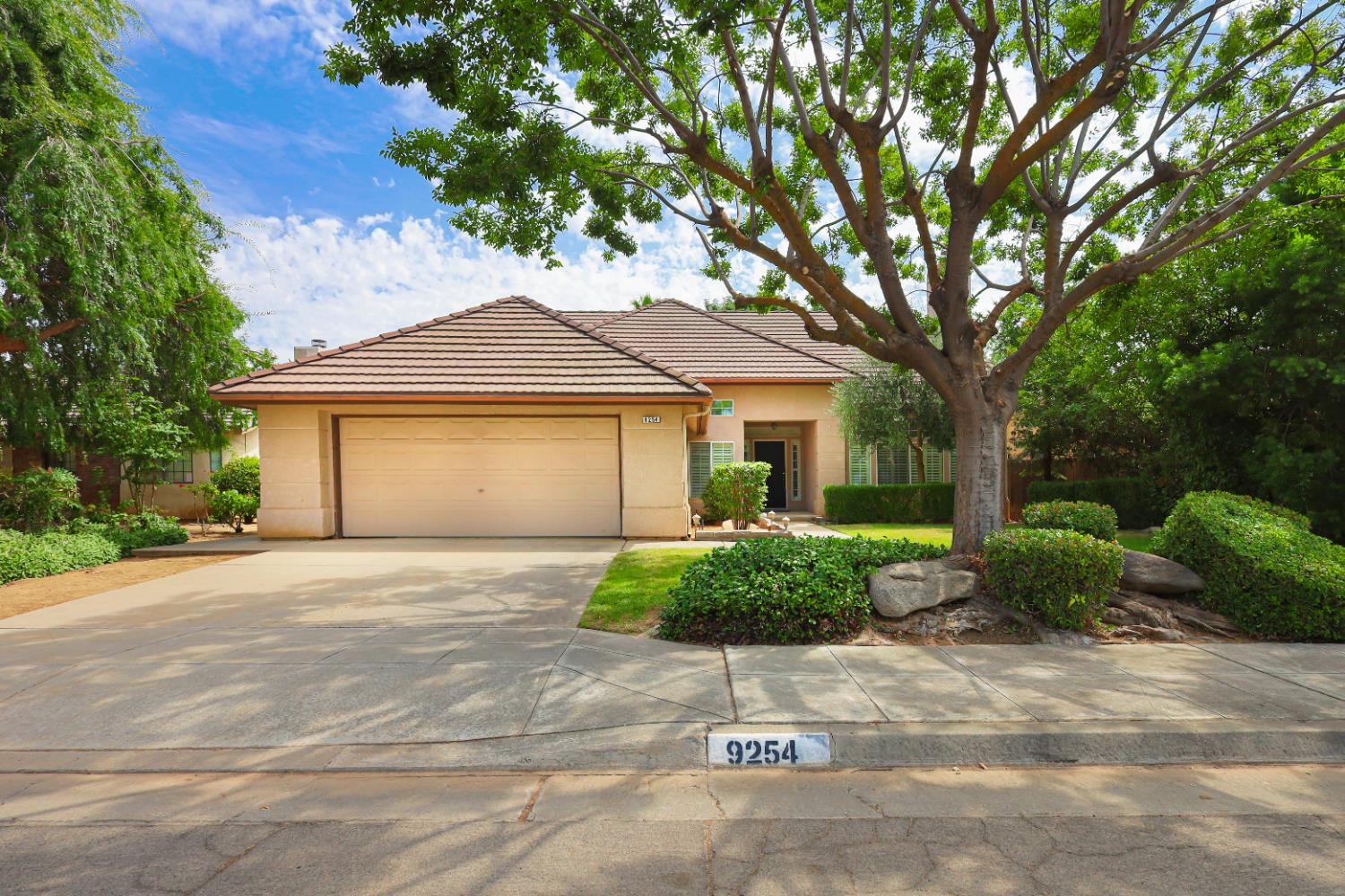 9254 N Whitney Ave, Fresno, CA 93720