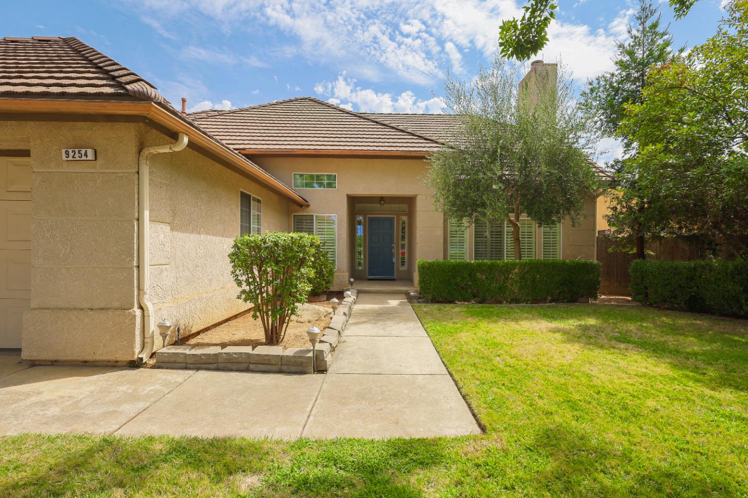 9254 N Whitney Ave, Fresno, CA 93720